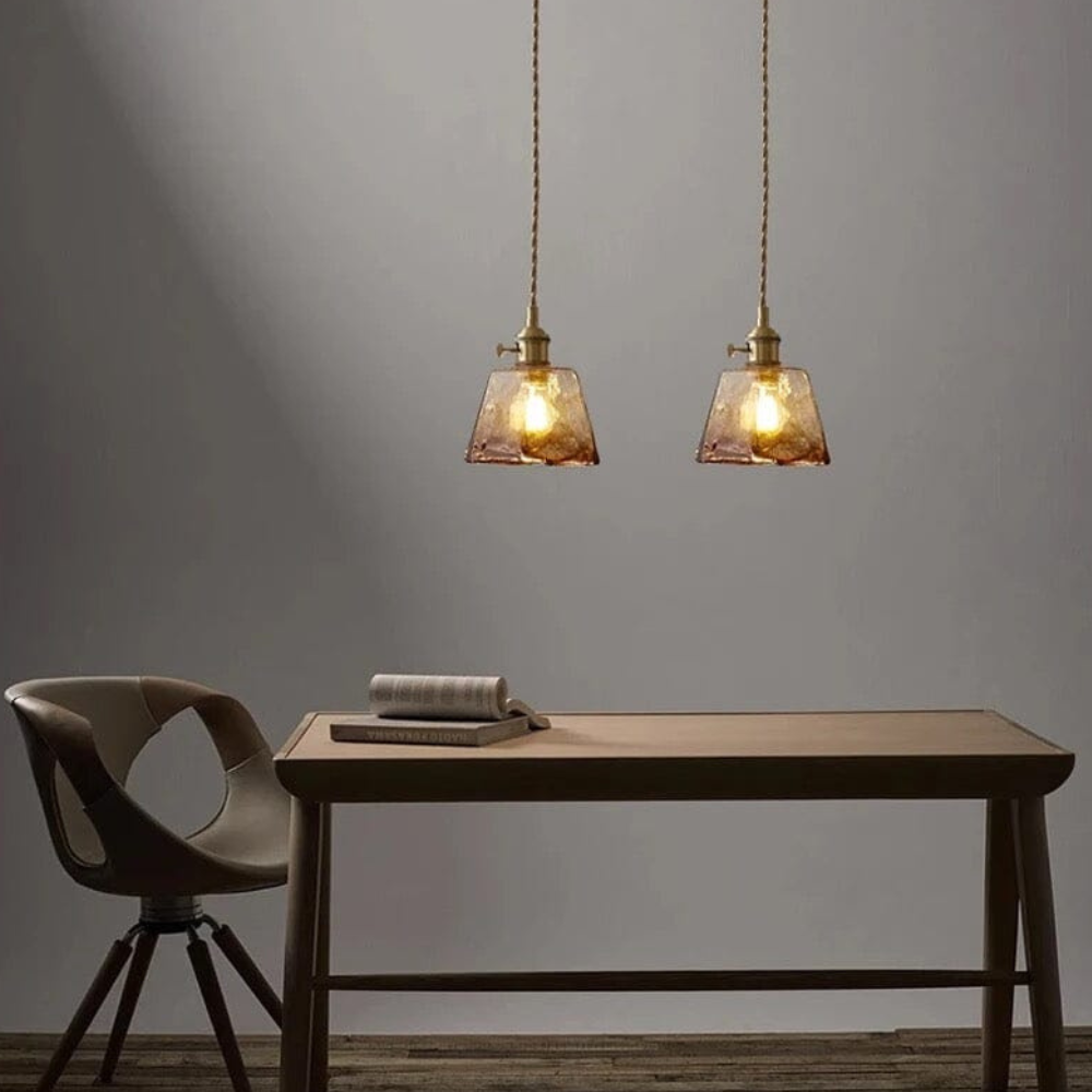 Pendelleuchte aus gehämmertem Glas mit welliger Struktur – Vintage-Messing-Stil