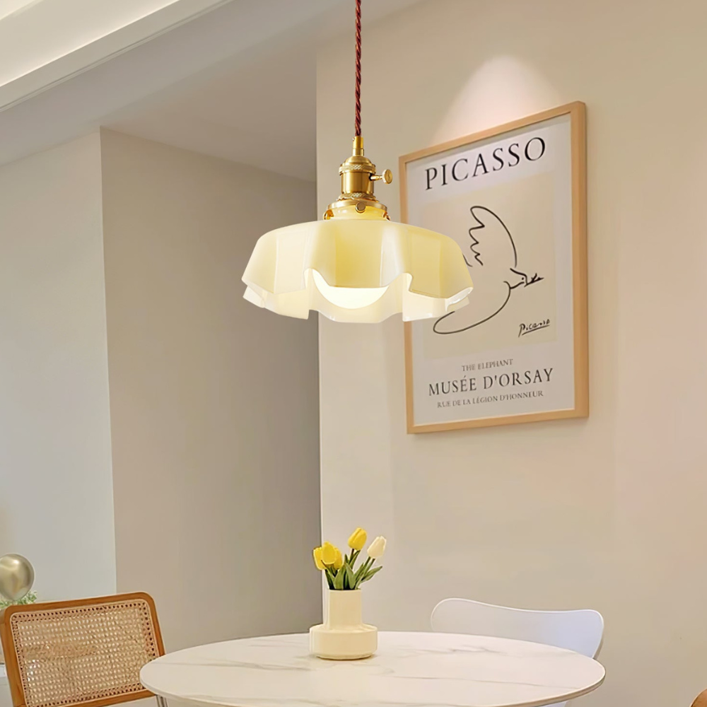Scalloped Glass Pendant Light with Ruffled Shade - Vintage Floral Style