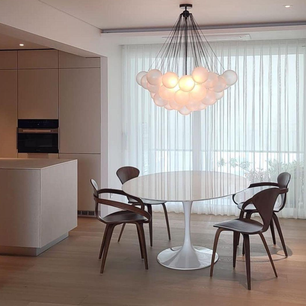 Kronleuchter mit Cluster-Glaskugelschirmen und verstellbarer Stange – Mid Century