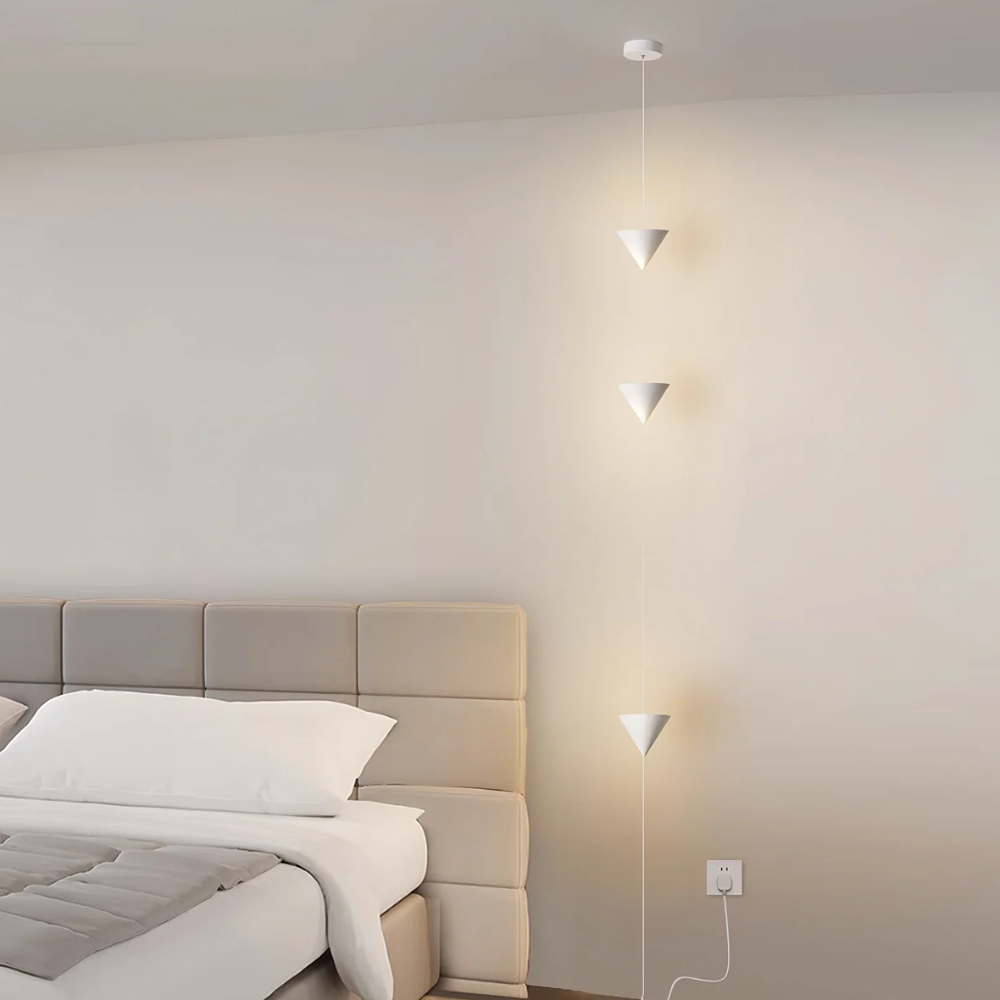 Lampadaire réglable avec câble du sol au plafond et cônes géométriques - Hautement moderne