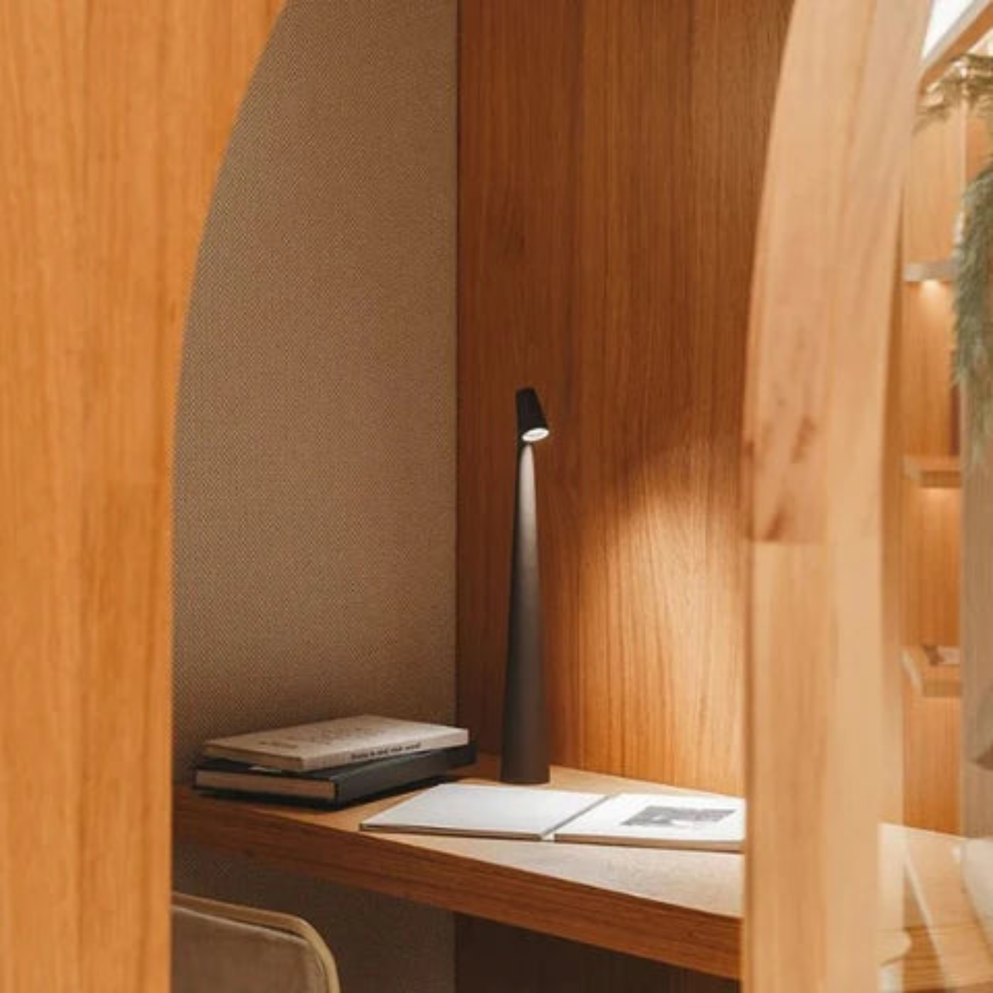 Lampe de table cône nordique minimaliste moderne - Veilleuse de bureau LED effilée