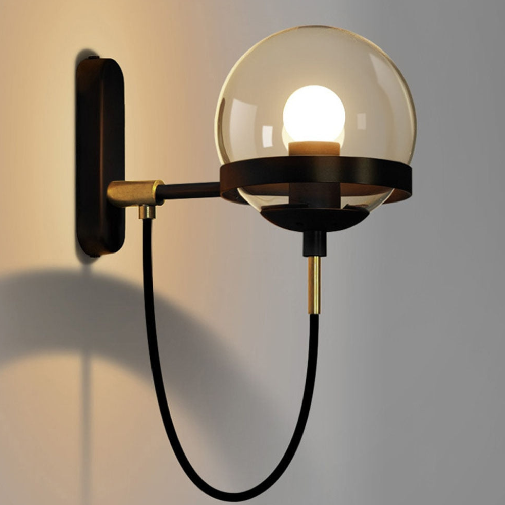 Mid-Century Glas-Kugel-Wandleuchte – Industrielle Kugel-Lampe mit gebogenem Kabel
