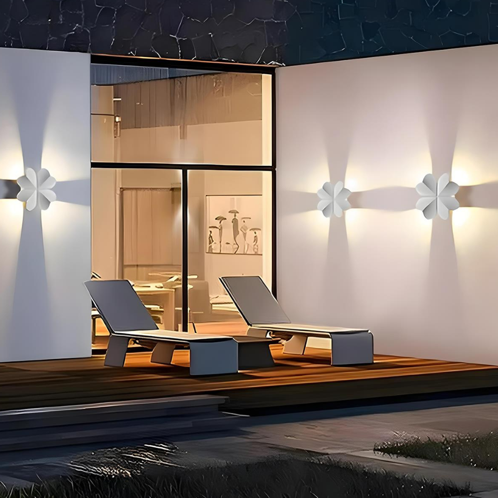 Permanente Außenhausbeleuchtung mit naturinspirierten Silhouetten – Moderne Wandleuchte