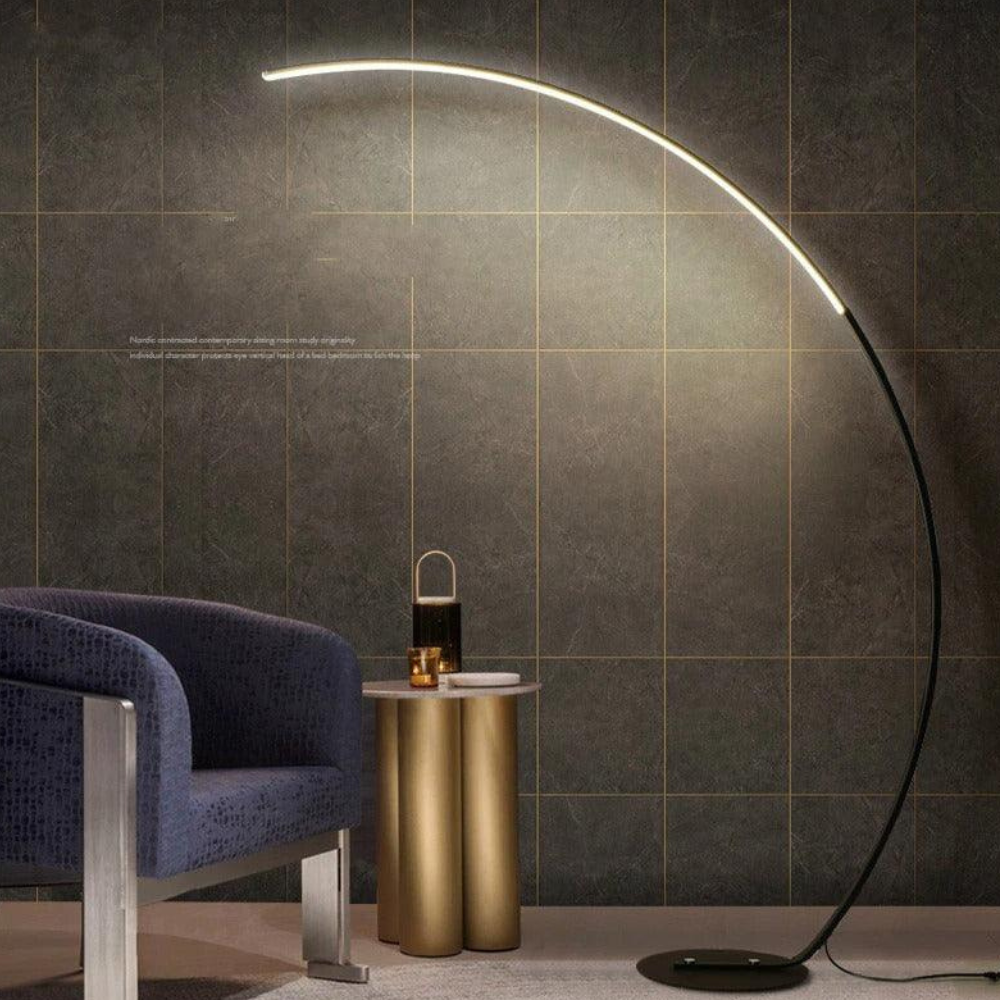 Bogen-Stehleuchte mit mattem Aluminiumgestell und dimmbarer LED – Zeitgenössische Wandleuchte