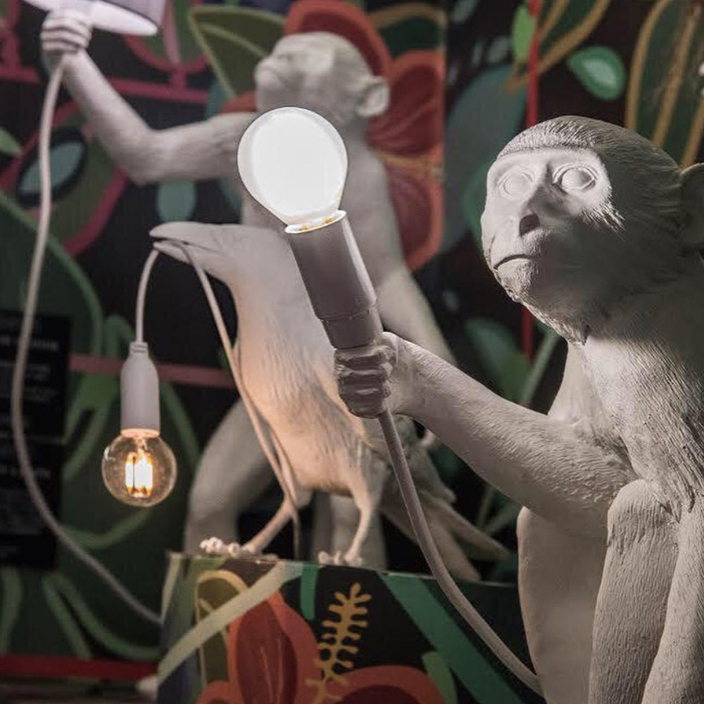 Verspielte Affen-Tischlampe – Skulpturale Tierkunst Schreibtischleuchte