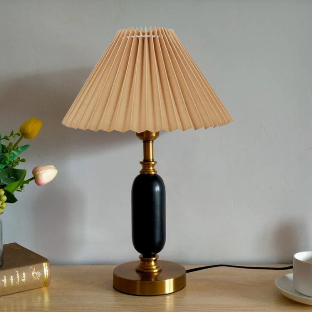 Lampe de table en laiton et abat-jour plissé Éclairage moderne milieu du siècle