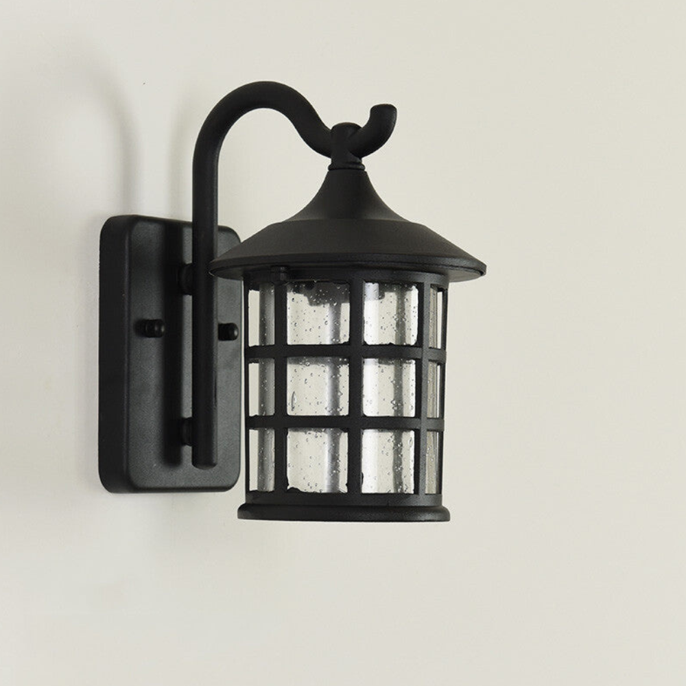 LED-Veranda-Laterne mit klassischer europäischer Silhouette und schwarzer oder bronzefarbener Oberfläche – Zeitgenössische Wandleuchte