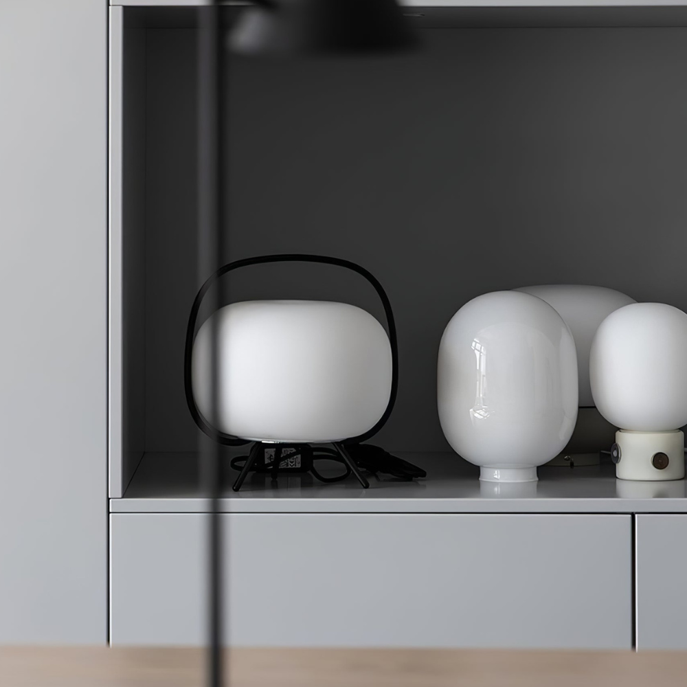 Moderne japanische Tischlaterne – Minimalistische mattierte Glas-Stimmungsleuchte