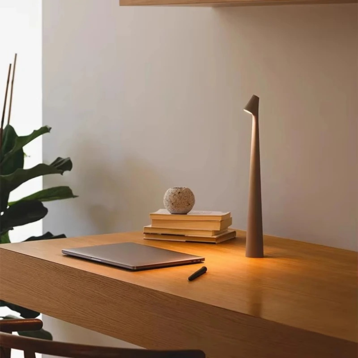 Lampe de table cône nordique minimaliste moderne - Veilleuse de bureau LED effilée