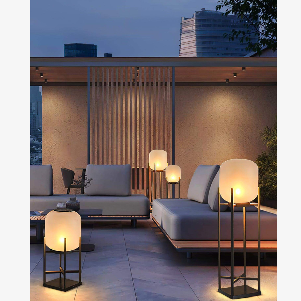 Lampadaire avec base résistante aux intempéries intégrant LED et gradation à distance
