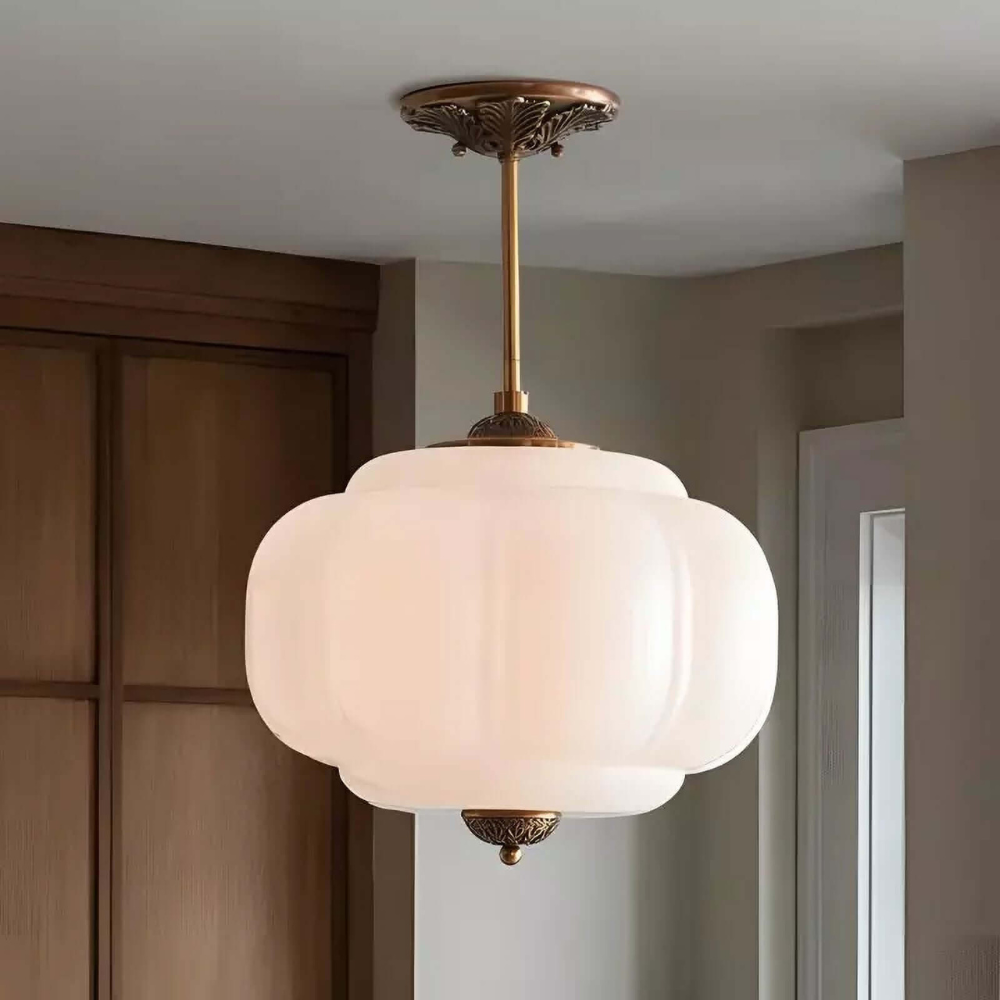 Gerippte Kürbis-Hängelampe mit kunstvollem Metallbesatz – Mid-Century-Design