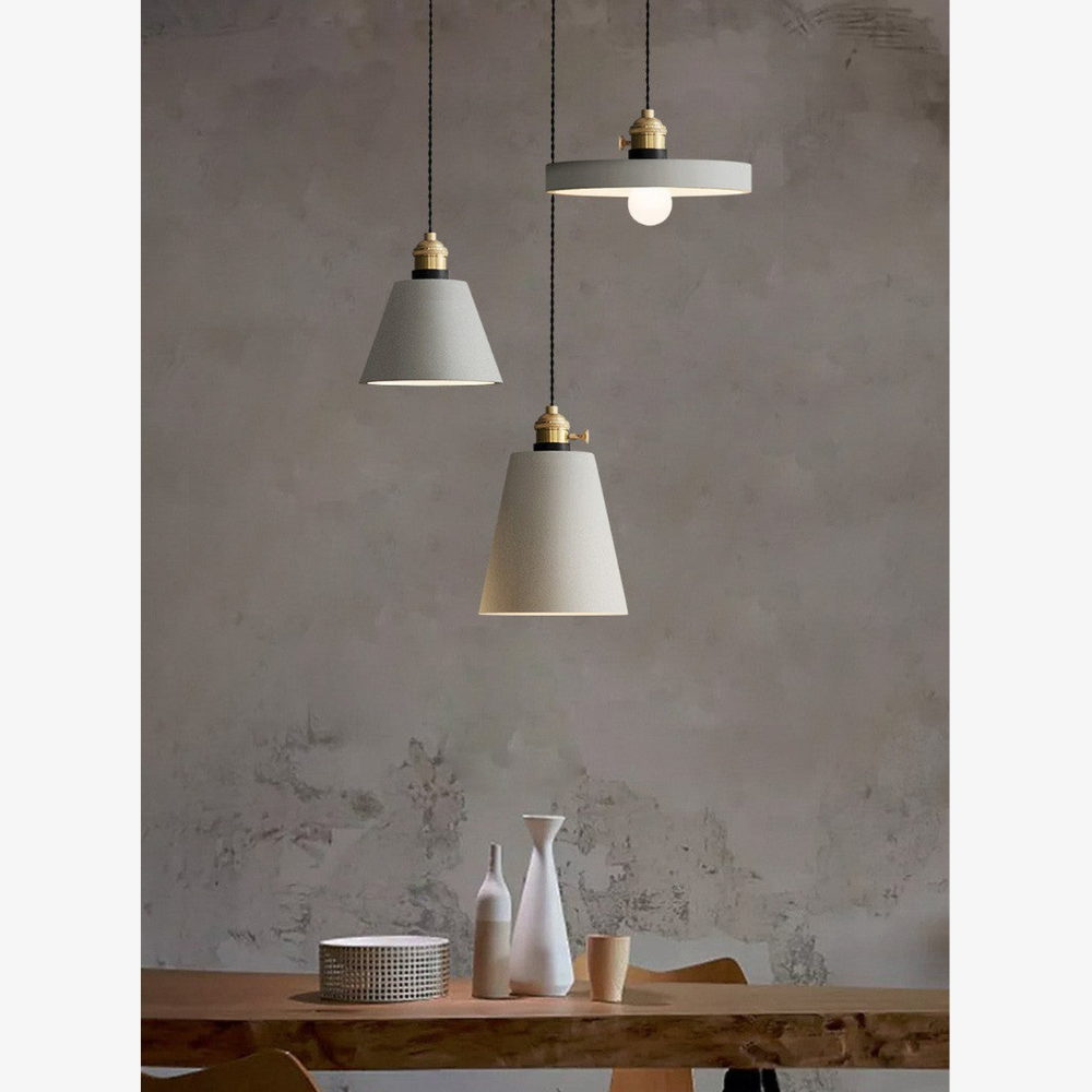 Moderne geometrische Beton-Pendelleuchte – Industrielle Silhouette aus Zement, Hängeleuchte