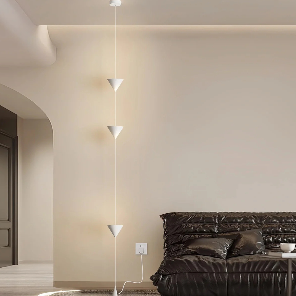 Lampadaire réglable avec câble du sol au plafond et cônes géométriques - Hautement moderne