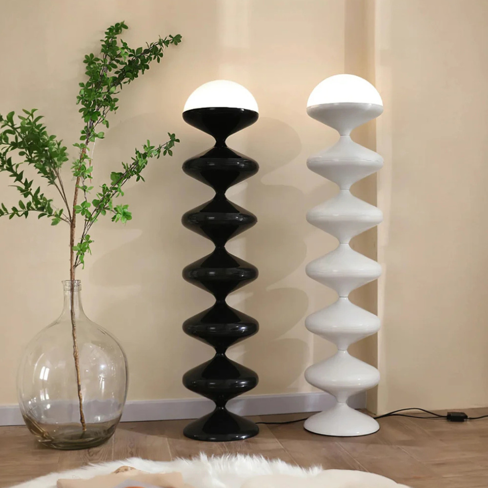 Moderne LED-Stehlampe mit gestapeltem Wellen-Glas – Mid-Century-Leuchte