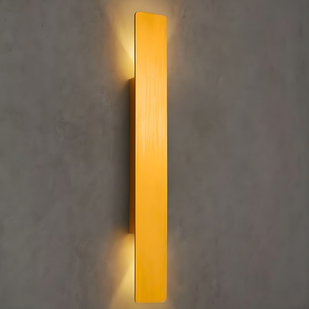 Permanente Außenhausbeleuchtung mit vertikal versetztem Panel – Modern Minimalistisch