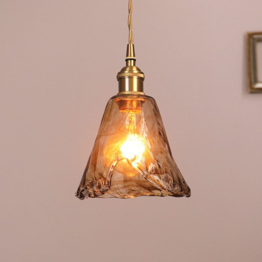 Pendelleuchte aus gehämmertem Glas mit welliger Struktur – Vintage-Messing-Stil