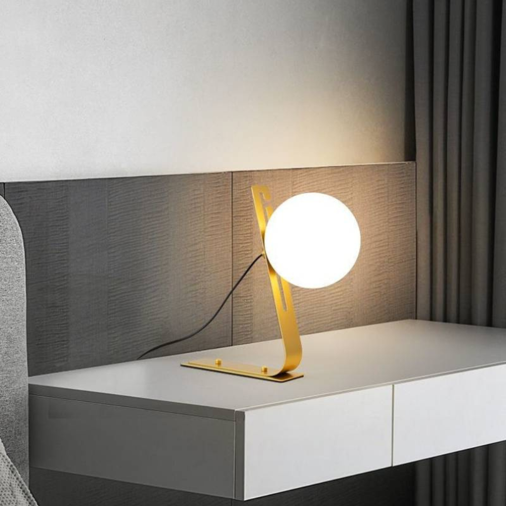 Tischlampe mit verstellbarem Glaskugel - Modernes Mid-Century Gold