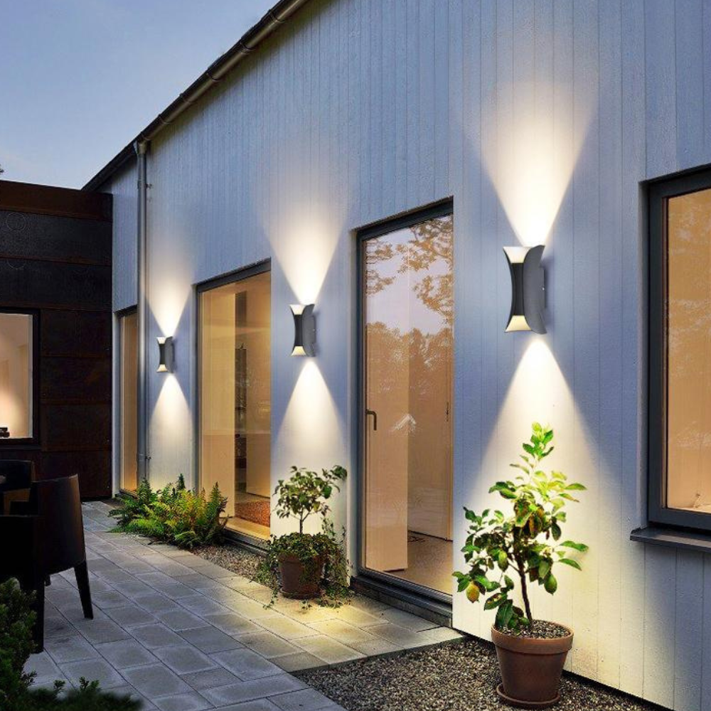 Veranda-Leuchte mit rostbeständigem Aluminium und kontrastierendem Innenraum – moderne Außenmontage