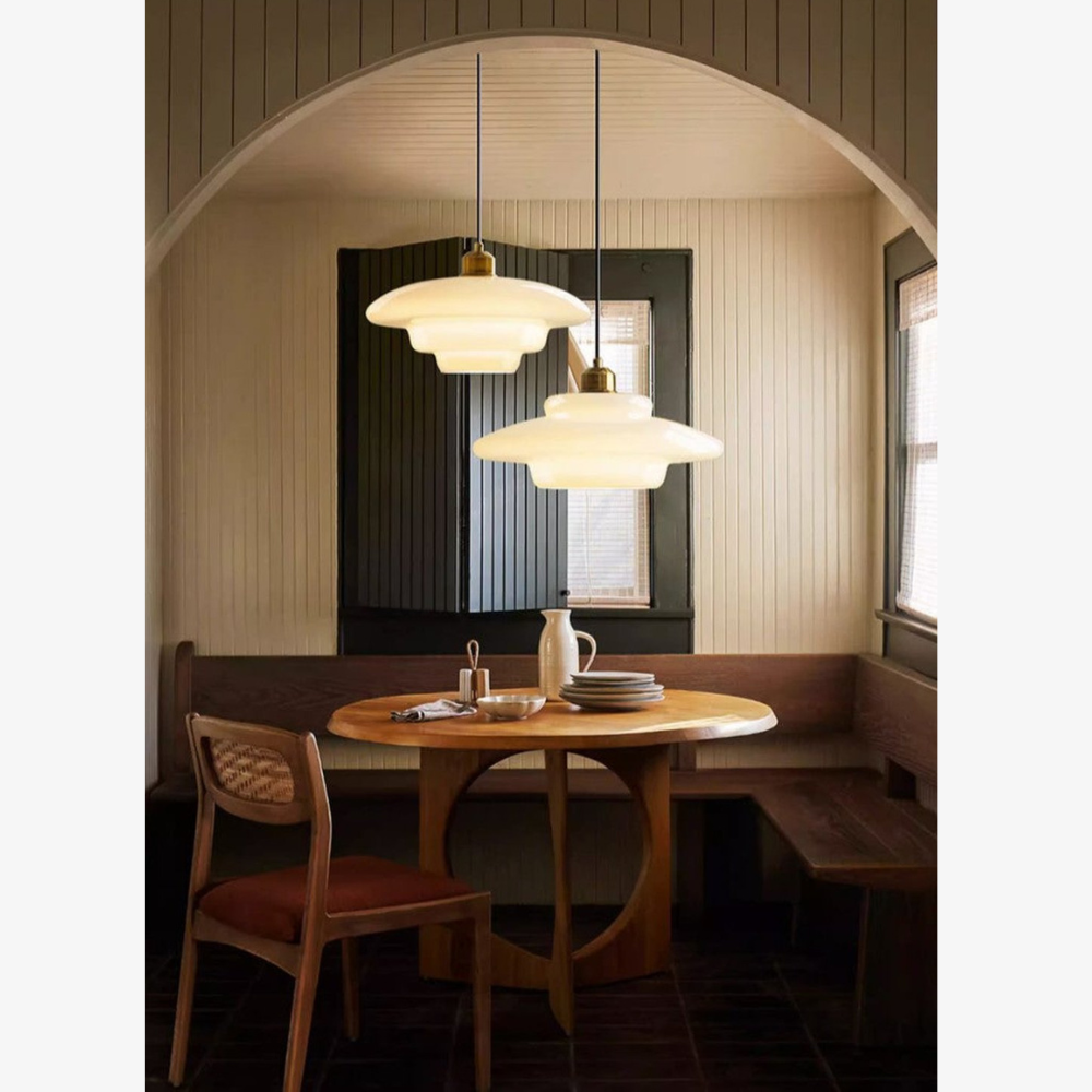 Moderne Opalglas-Schicht-Pendelleuchte – Art Deco Stufen-Silhouette Hängeleuchte