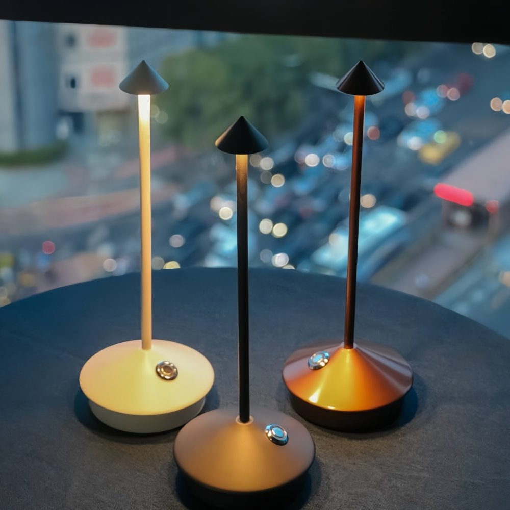 Lampe de table rechargeable sans fil avec abat-jour conique - Moderne et minimaliste