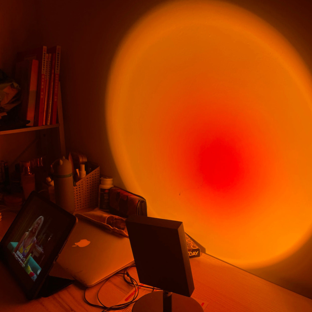 Moderne Sonnenuntergang-Projektorlampe – Architektonisches Halo-Stimmungslicht für Fotografie