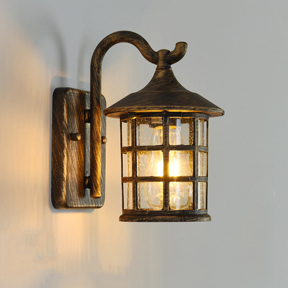 LED-Veranda-Laterne mit klassischer europäischer Silhouette und schwarzer oder bronzefarbener Oberfläche – Zeitgenössische Wandleuchte