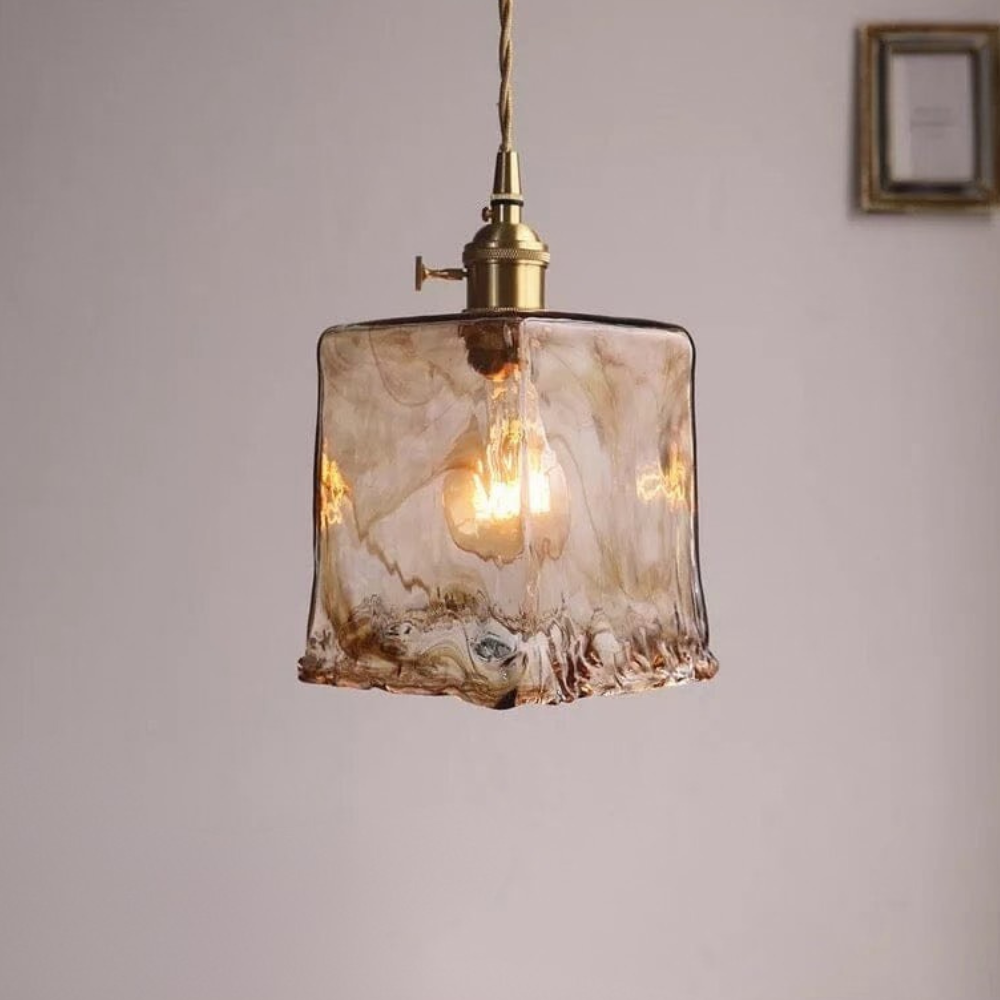 Pendelleuchte aus gehämmertem Glas mit welliger Struktur – Vintage-Messing-Stil