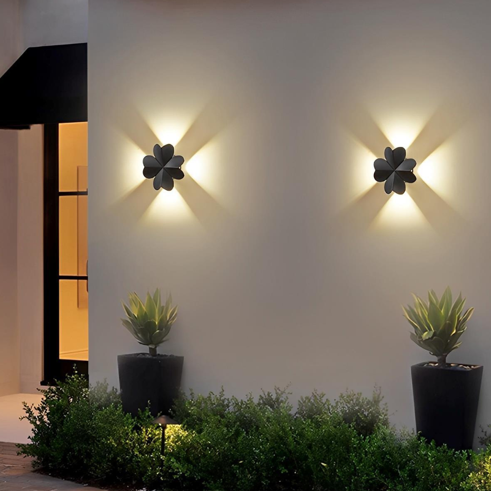 Permanente Außenhausbeleuchtung mit naturinspirierten Silhouetten – Moderne Wandleuchte