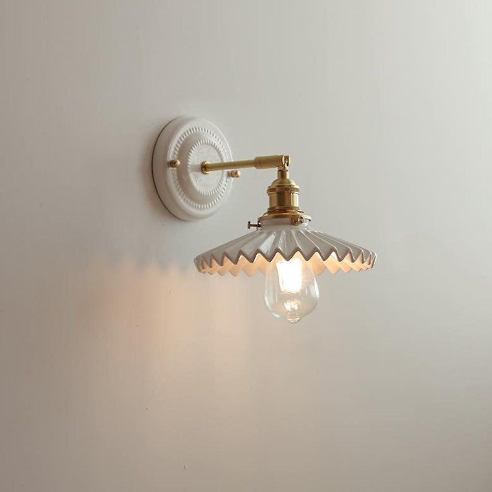 Moderne handgefertigte Keramik-Wandlampe – Japanischer Messing-Wandstrahler