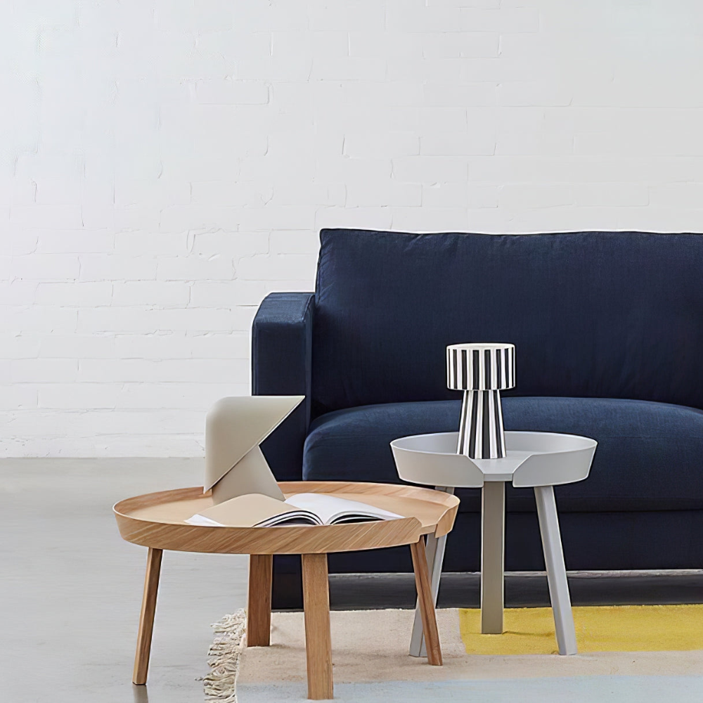 Metallschild-Tischlampe mit mattem Harzfuß – Nordische Schreibtischbeleuchtung