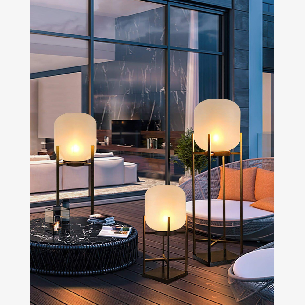 Lampadaire avec base résistante aux intempéries intégrant LED et gradation à distance