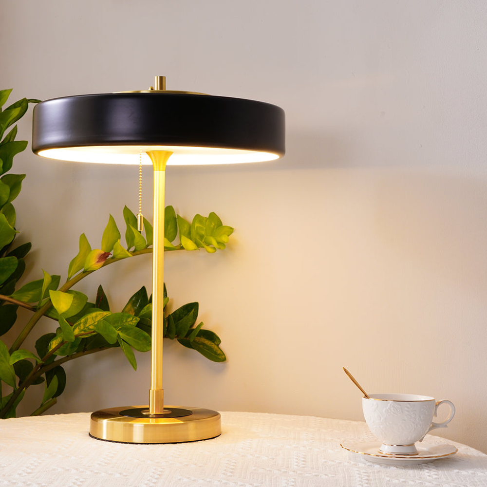Tischlampe aus gesponnenem Metall mit Zugkette und Acryl-Diffusor – Industrial