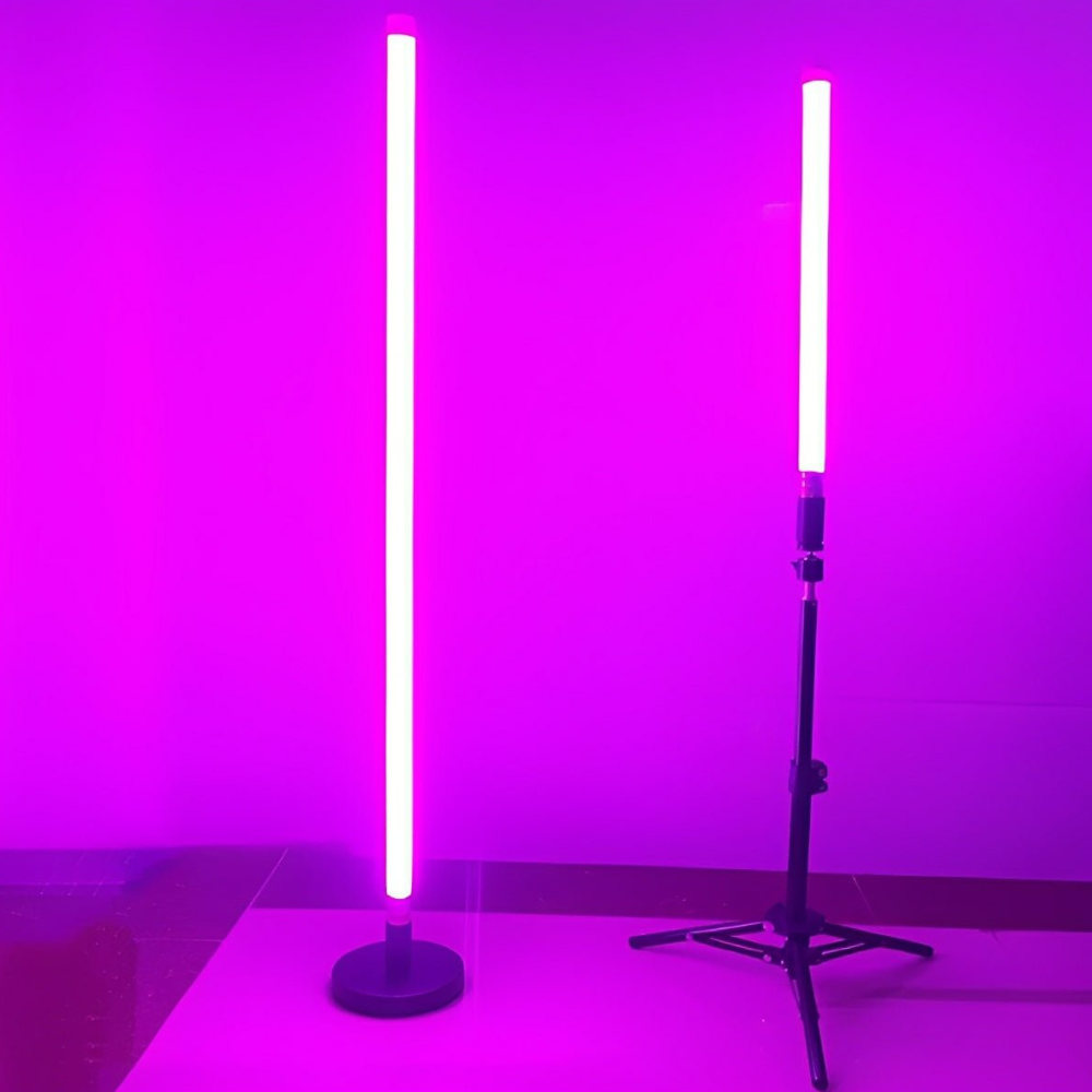 LED-Bodenleuchten mit zylindrischem Stabprofil und Type-C-Akkuaufladung