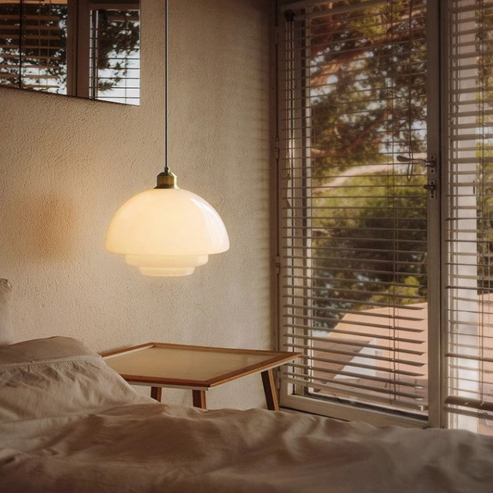 Moderne Opalglas-Schicht-Pendelleuchte – Art Deco Stufen-Silhouette Hängeleuchte