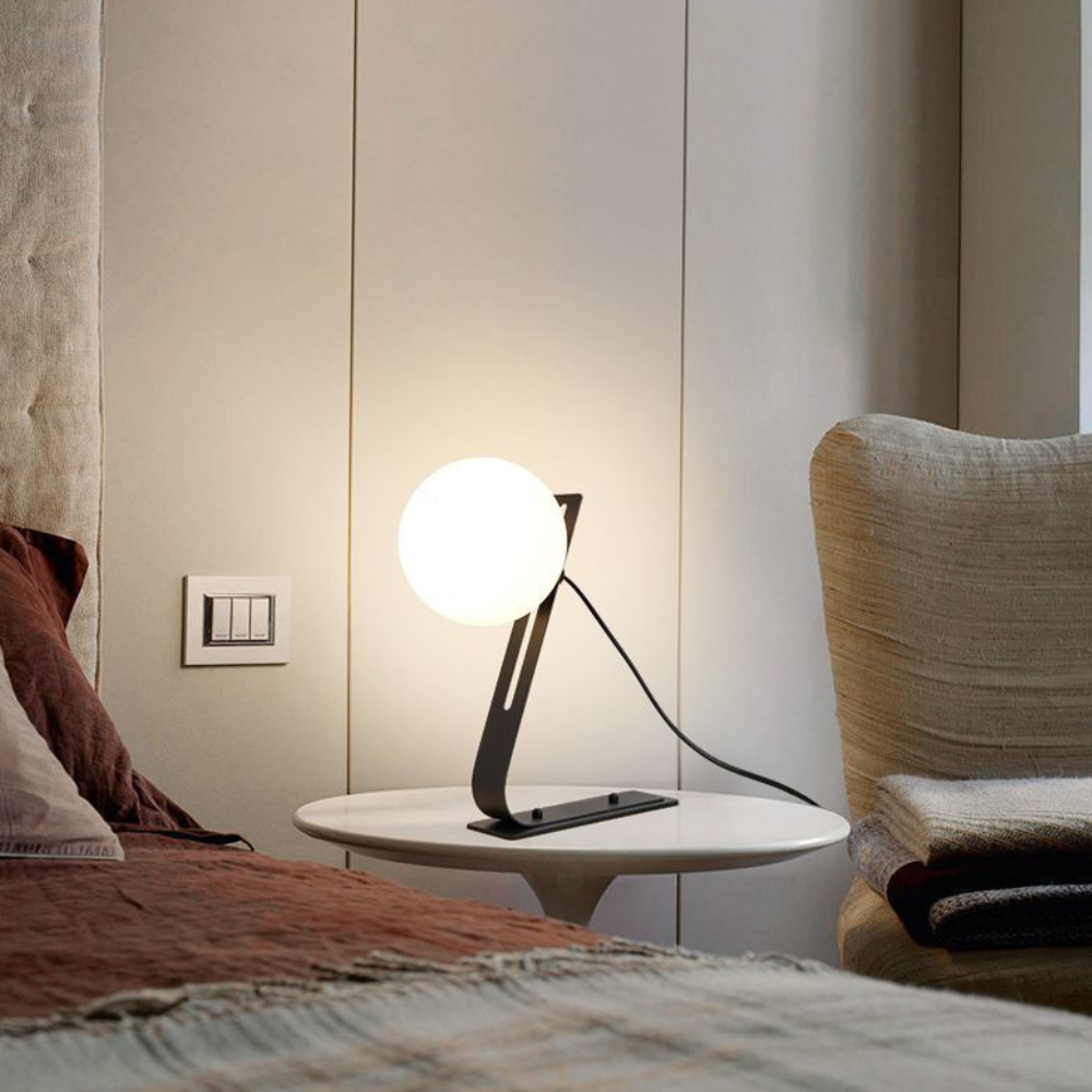 Tischlampe mit verstellbarem Glaskugel - Modernes Mid-Century Gold