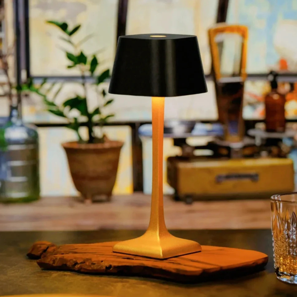 Kabellose Tischlampe mit quadratischem Schirm – Moderne Outdoor-Aluminiumlampe