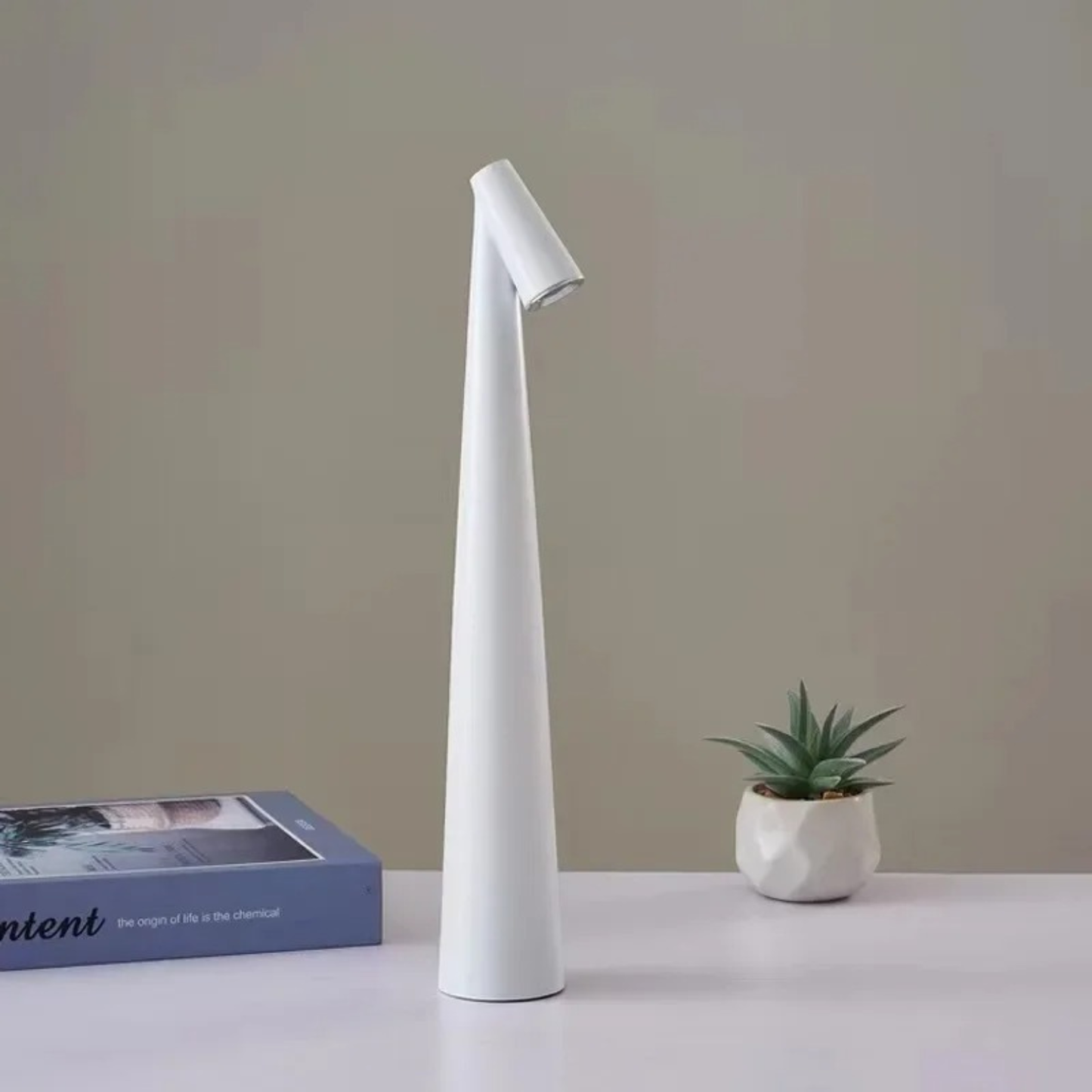 Lampe de table cône nordique minimaliste moderne - Veilleuse de bureau LED effilée