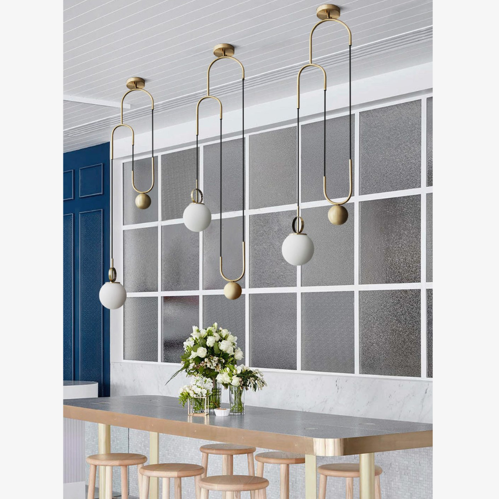 Architektonische Messing-Bogen-Deckenleuchte – Minimalistische Frostglas-Auf- und Ab-Bewegliche Wandleuchte