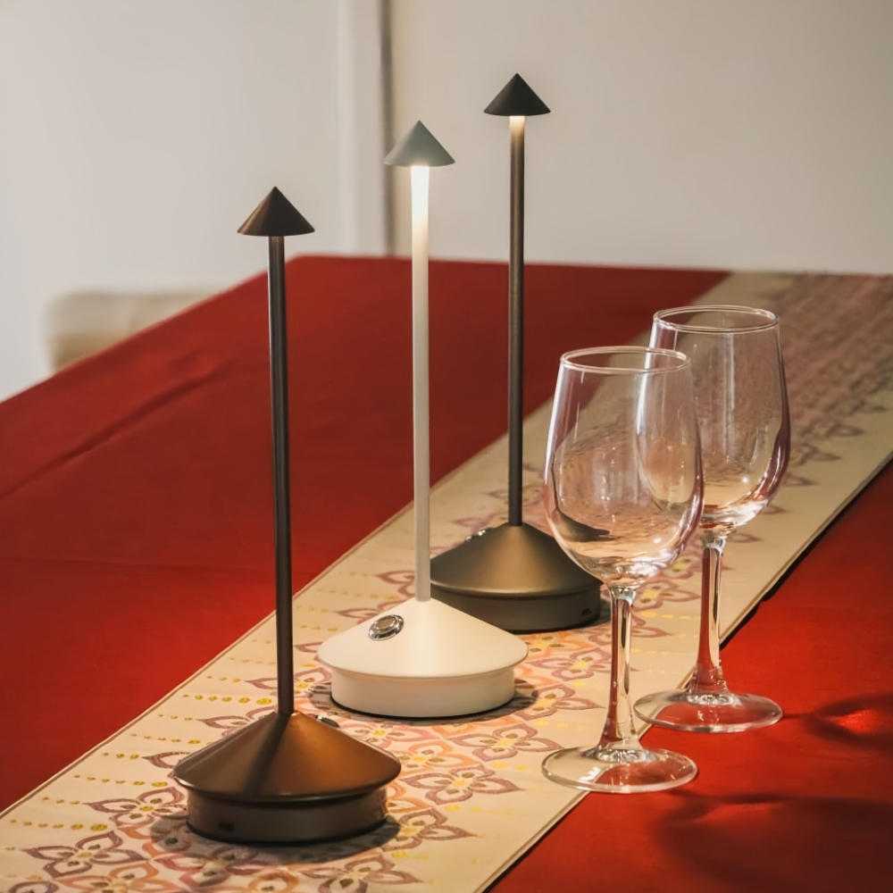 Lampe de table rechargeable sans fil avec abat-jour conique - Moderne et minimaliste