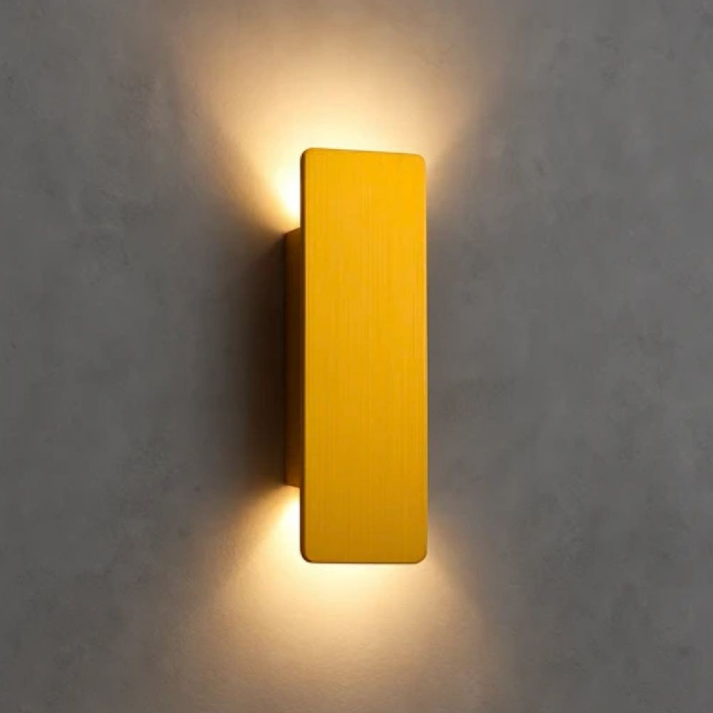 Permanente Außenhausbeleuchtung mit vertikal versetztem Panel – Modern Minimalistisch