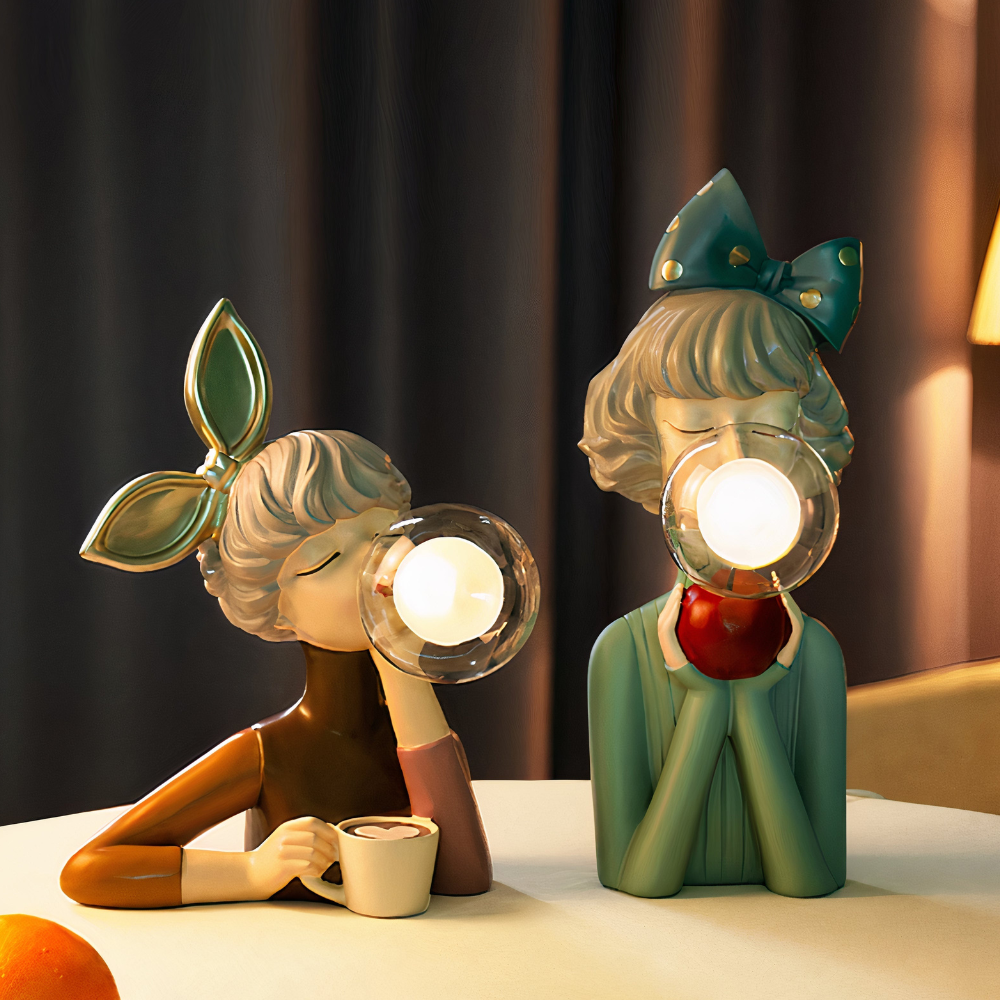 Lampe figurine de fille avec orbe en verre bulle - Décor pop art fantaisiste