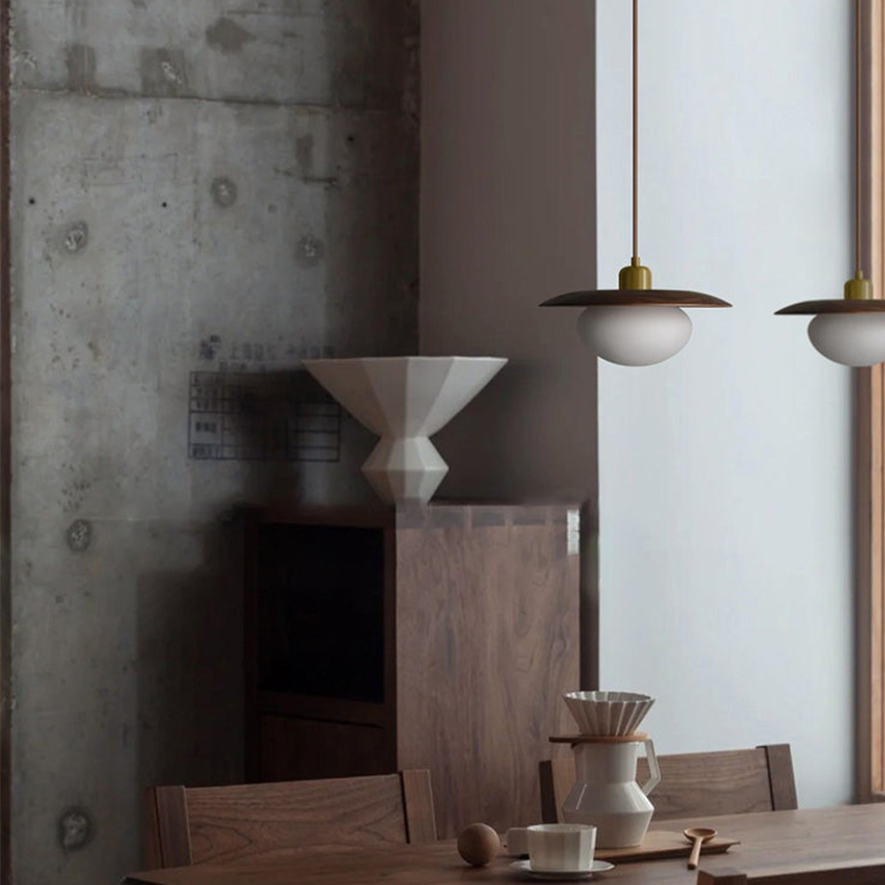Moderne Pendelleuchte aus Kieselglas und Holz – Japandi Disk Pendelleuchten