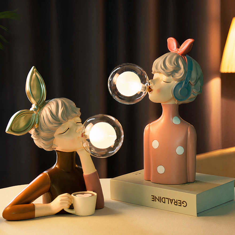 Lampe figurine de fille avec orbe en verre bulle - Décor pop art fantaisiste