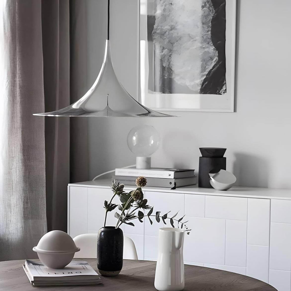 Gebogene Metall-Pendelleuchte mit Stahlschirm – Dänischer Mid-Century-Stil