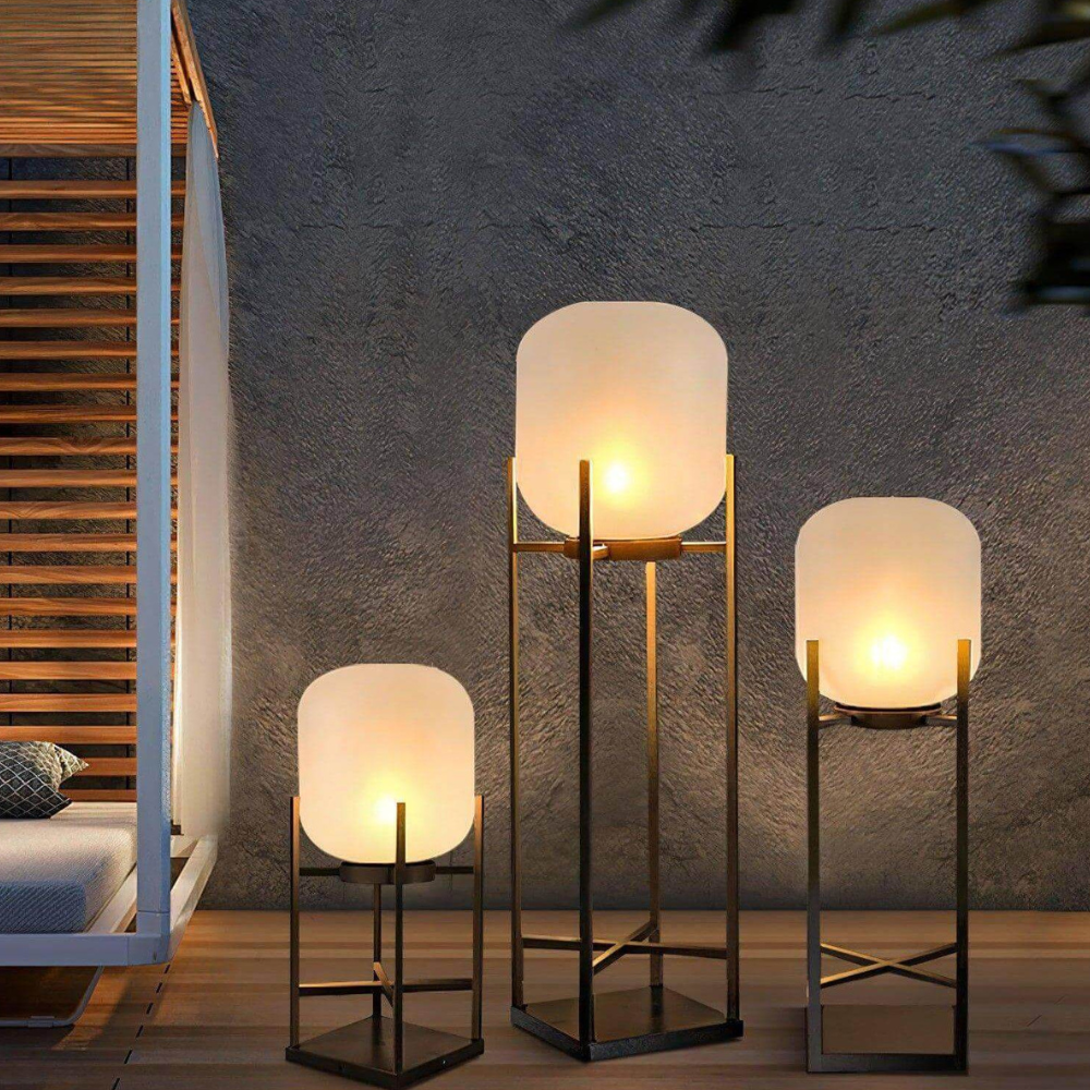 Lampadaire avec base résistante aux intempéries intégrant LED et gradation à distance