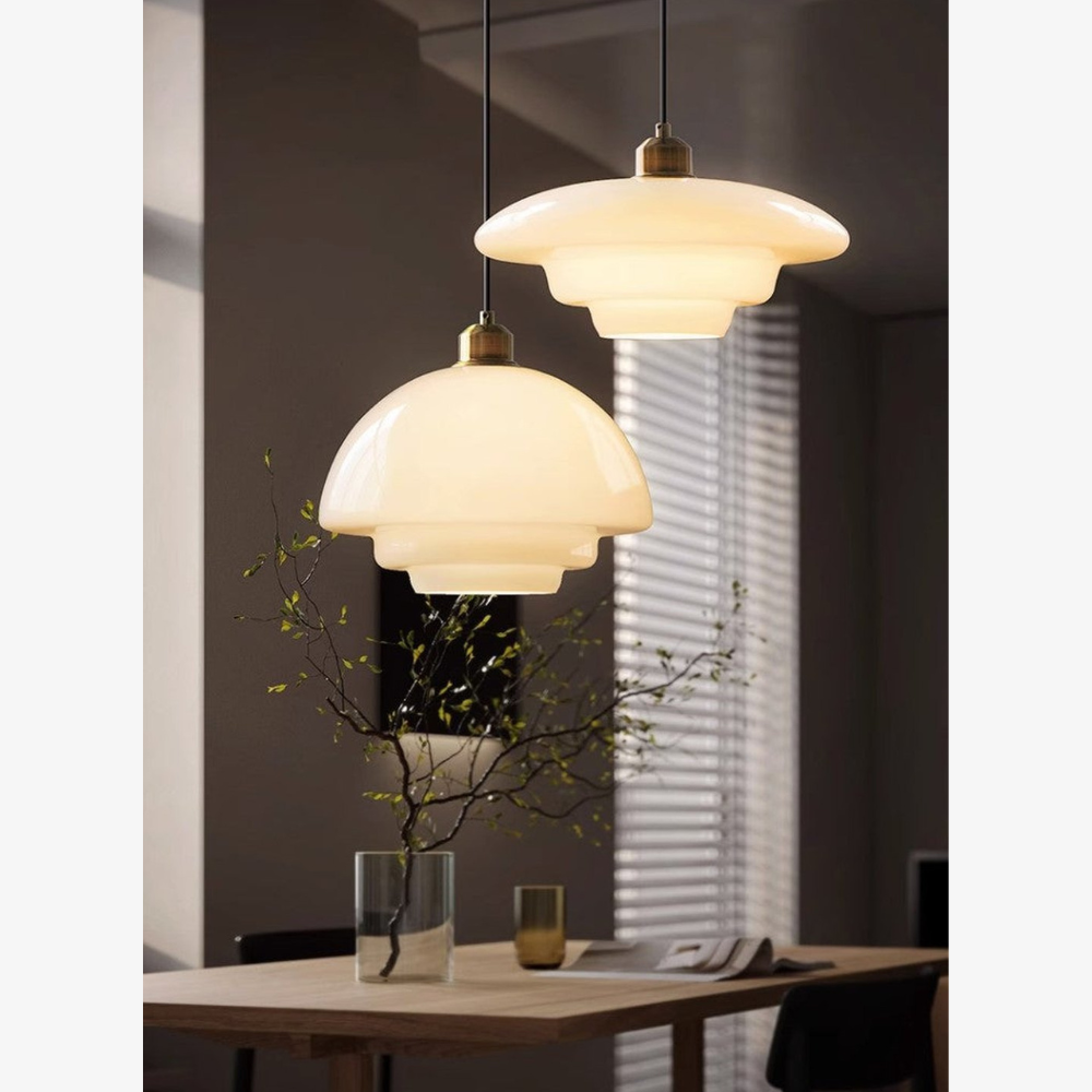 Moderne Opalglas-Schicht-Pendelleuchte – Art Deco Stufen-Silhouette Hängeleuchte