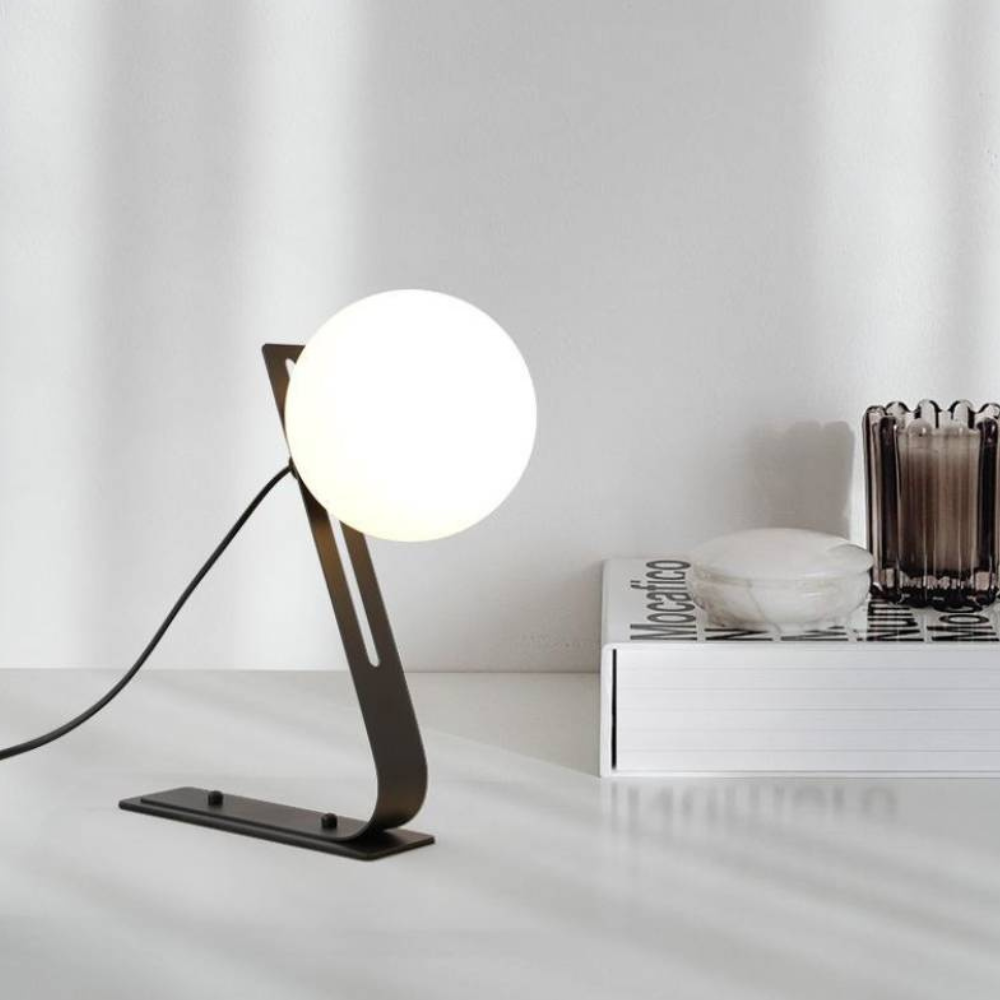 Tischlampe mit verstellbarem Glaskugel - Modernes Mid-Century Gold