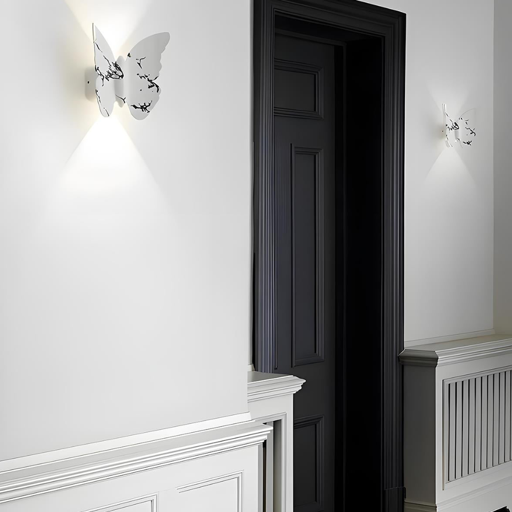 Permanente Außenhausbeleuchtung mit naturinspirierten Silhouetten – Moderne Wandleuchte