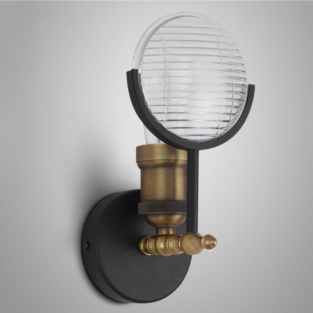 Industrielle Wandleuchte mit Fresnel-Glaslinse – Vintage geripptes Messing