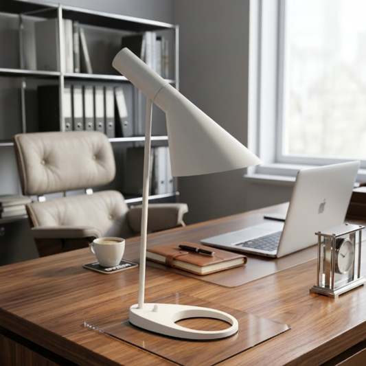 Lampe de bureau en métal avec abat-jour conique inclinable - Style milieu du siècle moderne
